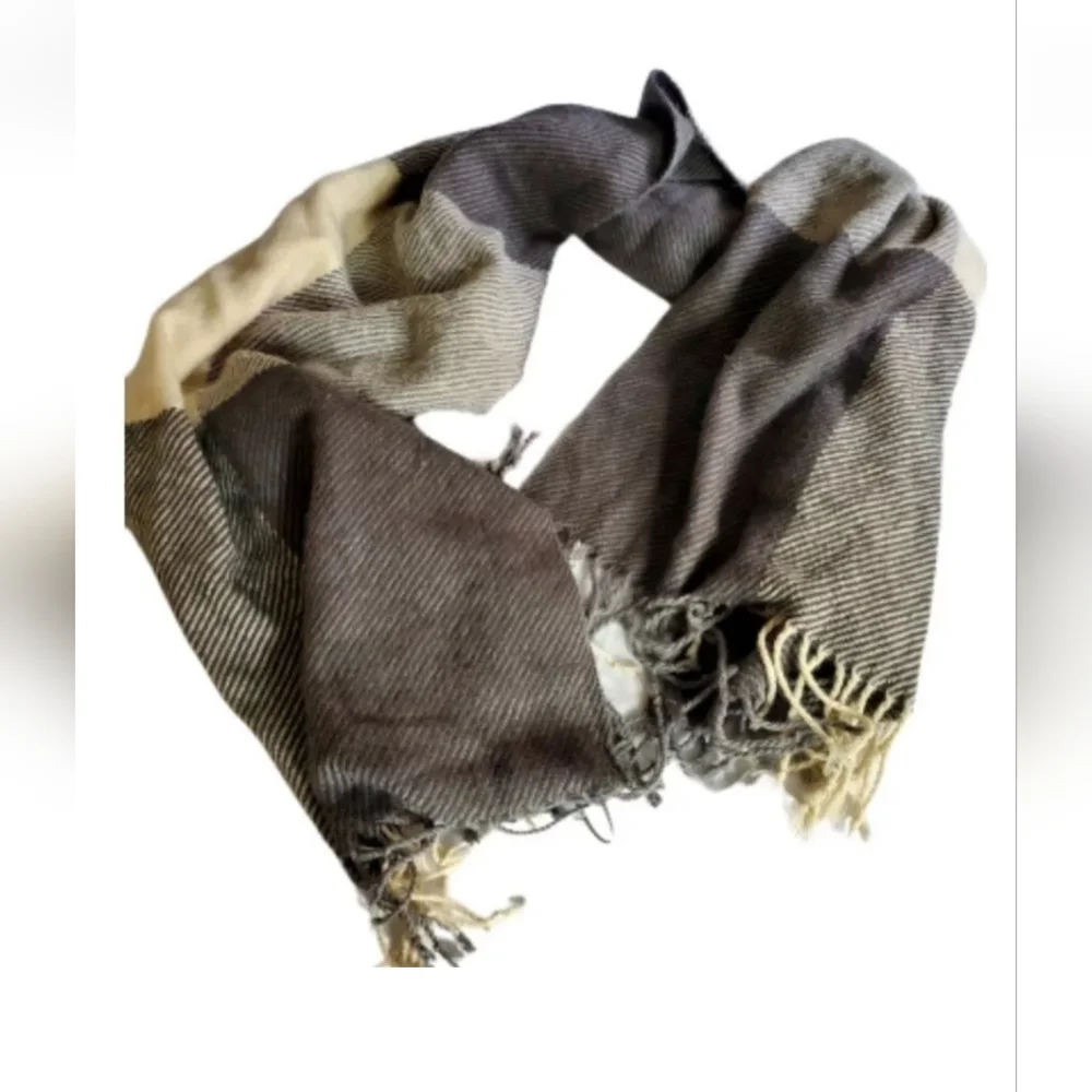 Ann Taylor Scarf Women's Grey/Cream Plaid Fringe Open Wrap One Size